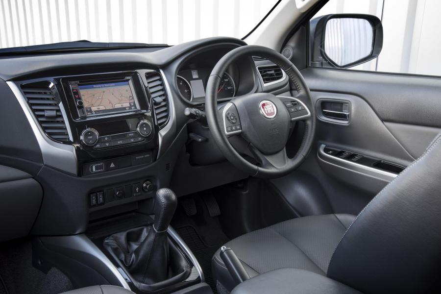 Интерьер Fiat Fullback Double Cab (503) 2016 года  (UK) (фото 8 из 38)